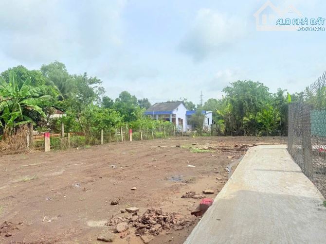 Giá chỉ 239tr . Đất thổ cư xã Quê Mỹ Thạnh, Tân Trụ, Long AN