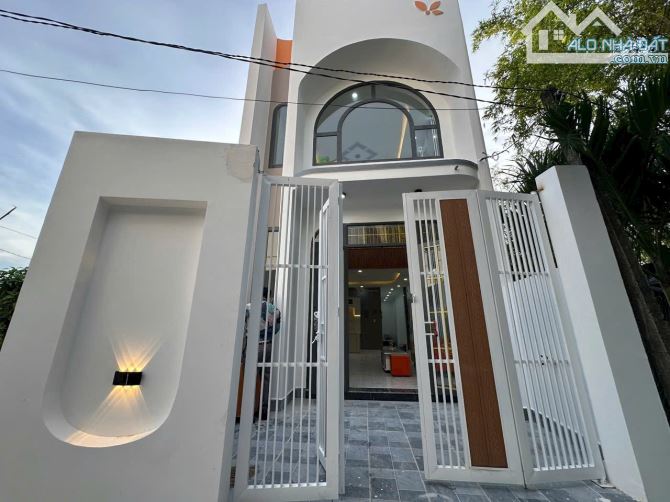 Nhà Mới 1 Trệt Lửng Đẹp 4,5 x 18m, 3PN 2WC Đường ÔTô Chạy Tới Nhà. Sổ Hồng Riêng Giá Rẻ