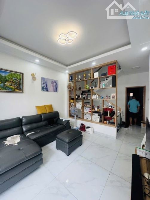 Bán nhà hẻm xe hơi Lê Văn Sỹ, Quận 3, 3 Tầng, 62m2, 7Pn, cho thuê 25tr/th, 8.85 Tỷ