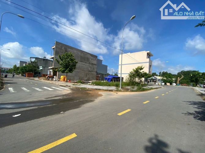 NGỘP DUY NHẤT NỀN 100M2 RICHLAND - Đ. TÔN ĐỨC THẮNG - ĐỐI DIỆN SÂN BAY- GIÁ 1 TỶ 9 - SHR