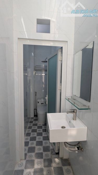 NHÀ ĐẸP HIỆN ĐẠI, HẺM Ô TÔ, NGAY TRUNG TÂM THỦ ĐỨC, GIÁ NHỈNH 6 TỶ.