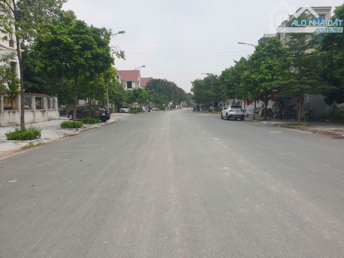 BÁN ĐẤT LAI XÁ – PHÂN LÔ - LÔ GÓC –  Ô TÔ VÀO ĐẤT – S= 60M2 – MT=4M GIÁ CHÀO 6.4TỶ.