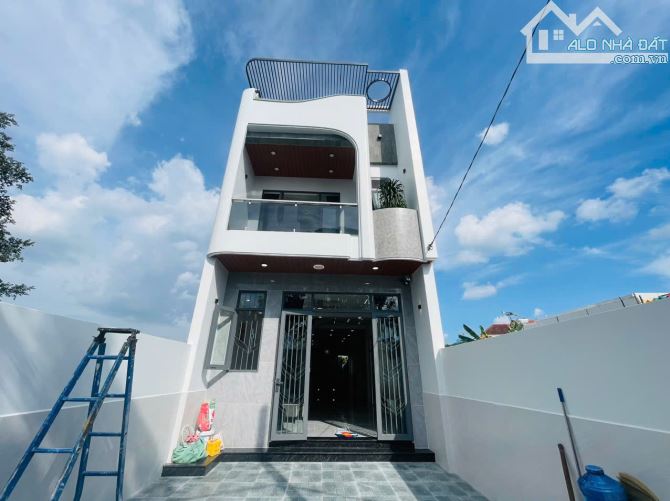 Bán Nhà Mới 1 Trệt 1 Lầu 3 Phòng Ngủ Giáp Hóc Môn, 125m2, Sổ Hồng Riêng
