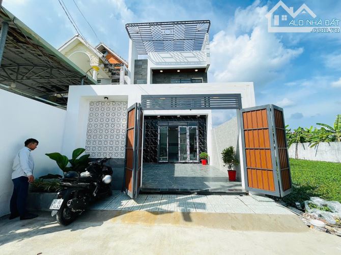 Bán Sổ Hồng Riêng Giáp Hóc Môn, 1T1L 3 Phòng Ngủ, 144m2, Sổ Hồng Riêng