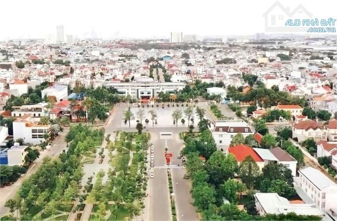 NHÀ 3 TẦNG 5x24M NGAY QUẢNG TRƯỜNG TRUNG TÂM HÀNH CHÍNH DĨ AN - SỔ HOÀN CÔNG - HƠN 9TỶ