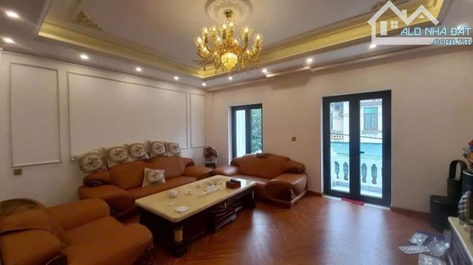 Bán nhà Hoàng Hoa Thám 57m2 vị trí đẹp cách phố vài bước chân 9.9 tỷ