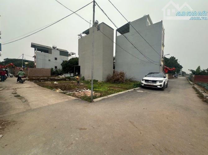 Bán 41m2 đất Đặng Xá, đường thông, ô tô vào đất