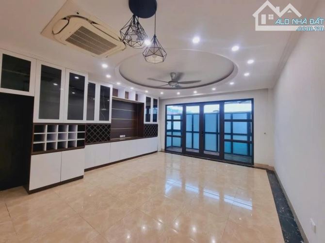 Bán nhà mặt phố Hoàng Hoa Thám 35m2 nhà mới vỉa hè kinh doanh 12.5 tỷ