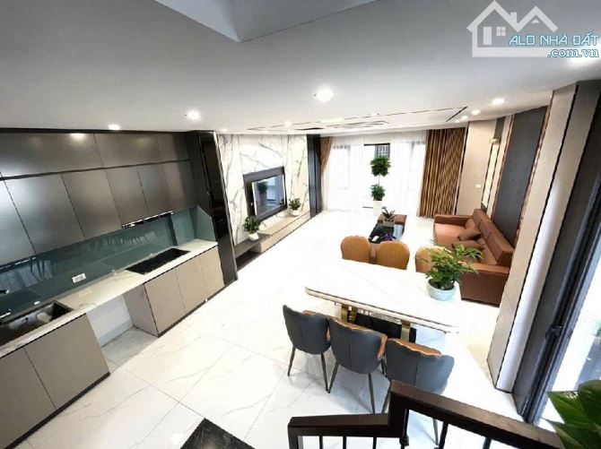 Siêu phẩm Ngọc Thụy, 2 mặt ngõ ô tô - thang máy - lô góc - gara - kinh doanh. Dt 52m2