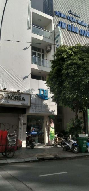 BÁN NHÀ MẶT TIỀN 139 LÊ THỊ RIÊNG, P.BẾN THÀNH, Q.1 – 4 TẦNG KIÊN CỐ. GIÁ 22 TỶ