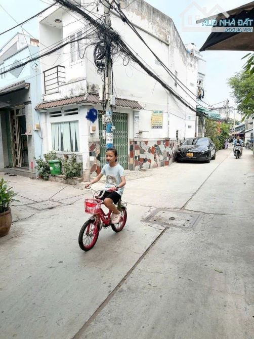 A092 - HẺM XE TẢI THÔNG, GẦN KHU TÊN LỬA, 122M2,  NGANG 8.5M, 6 PHÒNG CHO THUÊ, CHỈ 6 TỶ X