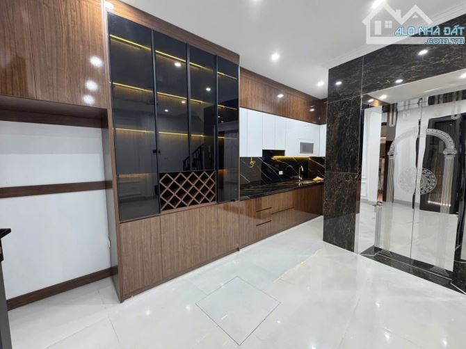 Nhà Phú Thượng - Hàng Xóm Ciputra - Oto - Thang Máy - 10.9 Tỷ