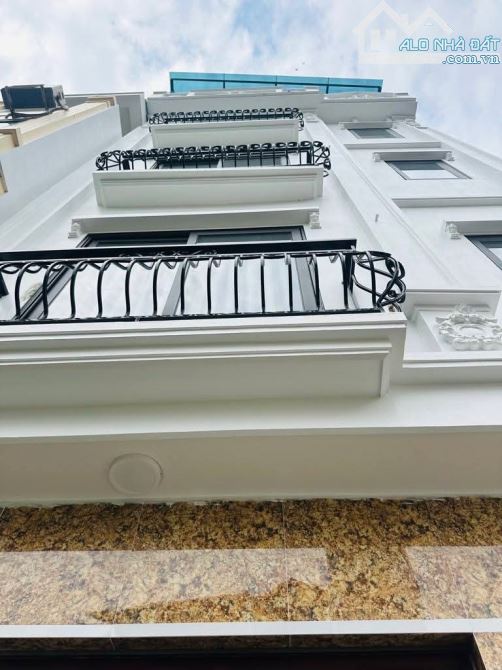 🏡 Trung tâm #Lai_Xá. 30m, 5 tầng, mặt tiền 5,6m_ô tô đỗ cổng_Nhỉnh 5 tỷ