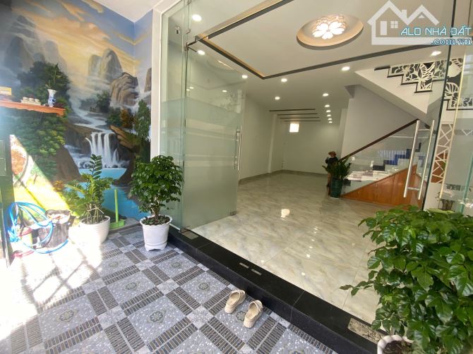 Bán nhà mặt đường Ngô Đến. Đường rộng 10m, Cách biển 1km, dt 80m giá 6ty500  triệu TL