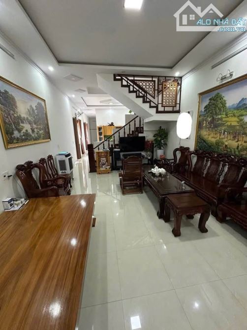 nhà mát mẻ dân cư đông đúc đường lớn 2 ô tô trong khu dân cư an ninh