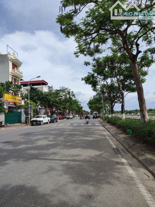 PHÂN LÔ - VỈA HÈ - ÔTÔ TRÁNH - PHÚC LỢI LONG BIÊN - MẶT PHỐ ĐÊ VÀNG - PHÙ HỢP KINH DOANH