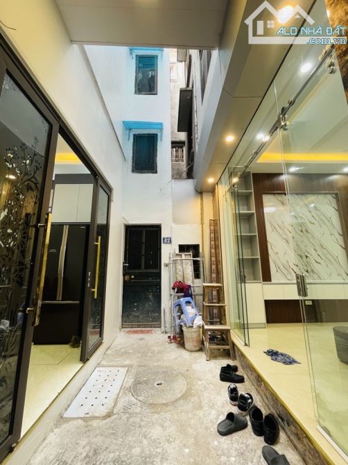 👉 BÁN NHÀ PHỐ CẦU GIẤY 34M  - GIÁ 7 TỶ. 👉 Nhà trang bị full nội thất, đầy đủ công năng