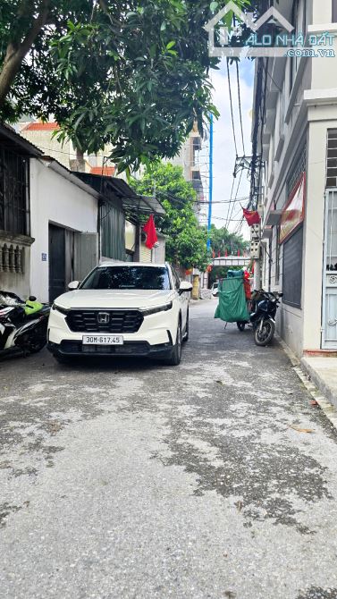 BÁN ĐẤT GẦN CHỢ PHÚC LỢI - TRƯỚC CỔNG Ô TÔ TRÁNH THÔNG CÁC NGẢ - KHU TRUNG TÂM