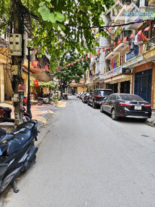 Tập thể Nguyễn Khánh Toàn - 60m2 - 2N1VS - Sổ đỏ chính chủ - Hiếm nhà bán