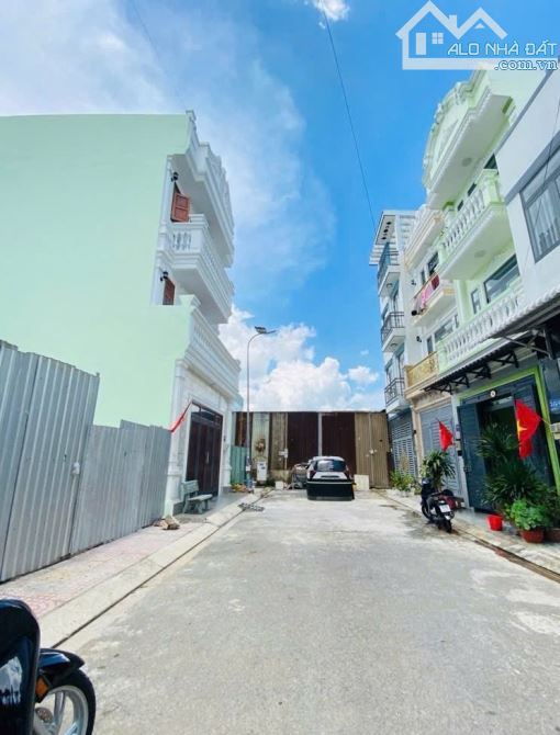 NHÀ ĐẸP 3 TẦNG - NGAY KHU NGUYỄN THỊ TÚ - HẺM Ô TÔ - GIÁ CHỈ 4.690T
