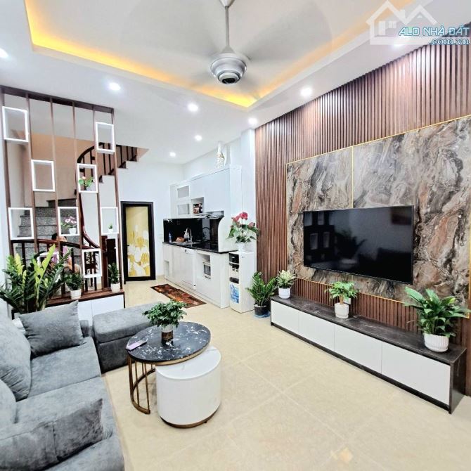 ĐẸP XUẤT SẮC - NHÀ CỰ KHỐI  - THẠCH  BÀN - LONG BIÊN  - NGÕ NÔNG - Ô TÔ ĐỖ CỬA - FULL NỘI