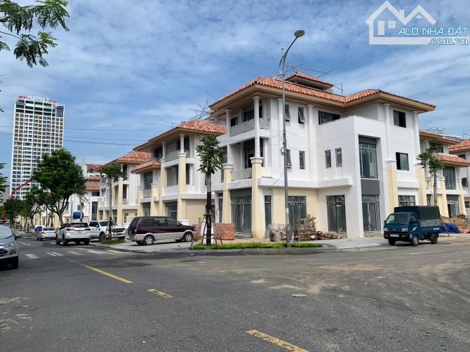 Bán Đất Tặng Nhà Cấp 4 Mt Đường Võ Như Hưng