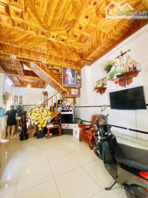 Bán Gấp nhà Tây Thạnh Tân Phú gần trường đại học công thương 40m2 ,3Tầng Nhỉnh 4 tỷ