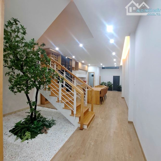 NHÀ MỚI 3 TẦNG HIỆN ĐẠI – FULL NỘI THẤT CAO CẤP – CẠNH LÔ GÓC NGUYỄN KHÁNH TOÀN