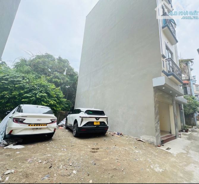Nhà phân lô Hoàng Quốc Việt siêu đẹp, kinh doanh, 80m2, 24 tỷ, mặt tiền quyền lực
