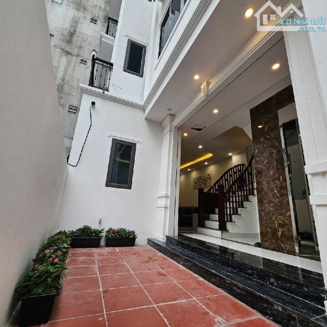 SIÊU ĐẸP  -NHÀ NGỌC TRÌ  - THẠCH  BÀN - DIỆN TÍCH RỘNG  - FULL NỘI THẤT - THANG MÁY. - KHU