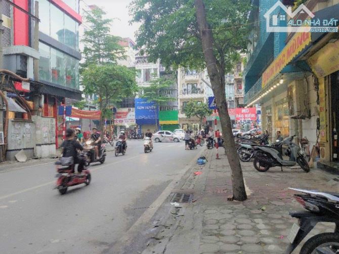 Bán toà nhà 10 tầng 160m2 có hầm Mặt Phố Đoàn Thị Điểm