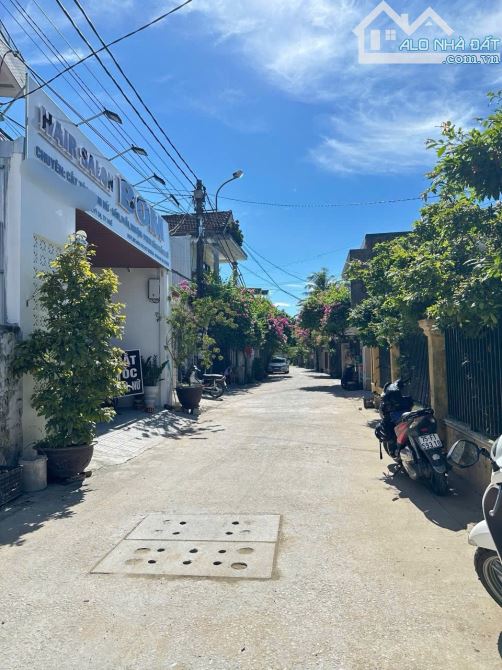 Nhả 3 tầng tân cổ điển kiệt oto tránh nhau Nguyễn Sinh Cung, p Vỹ Dạ, TP Huế Giá rẻ 3.x tỷ