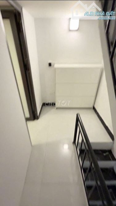Cho thuê nhà nguyên căn ngõ 495 đường Bạch Đằng, Phường Chương Dương, Quận Hoàn Kiếm. DT