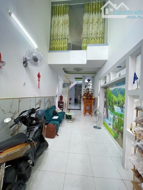 GẦN AEON BÌNH TÂN - NHÀ ĐẸP DỌN Ở LIỀN - CHỦ TẶNG NỘI THẤT - 53M x 2 TẦNG, CHỐT 3.xX TỶ