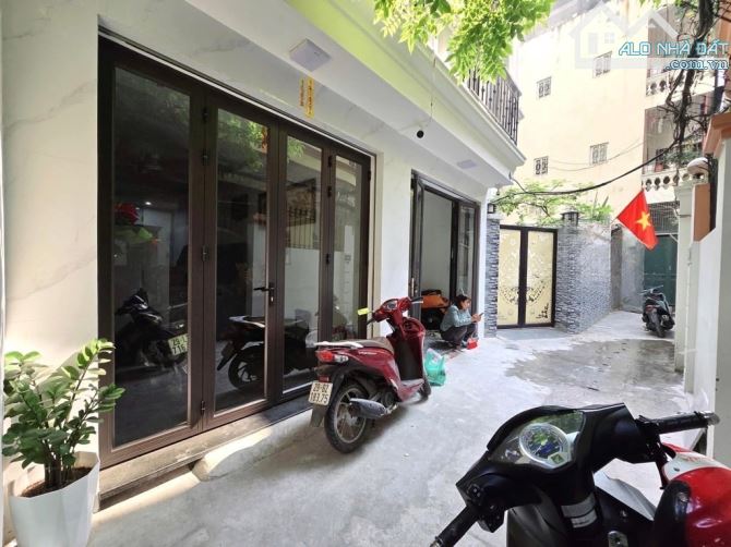ĐỘI CẤN 35M-10,6 TỶ-NHÀ ĐẸP,THANG MÁY,NGÕ THÔNG,SÁNG,BA GÁC ĐUA,GẦN Ô TÔ