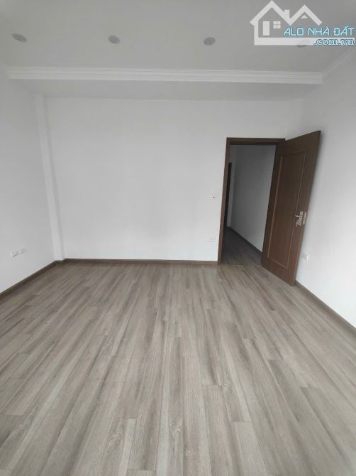 Cho thuê nhà mới ngõ 12 phố Phan Văn Trường, Dt 45m2 x 5 tầng mới , đường ngõ rộng để ô tô - 10