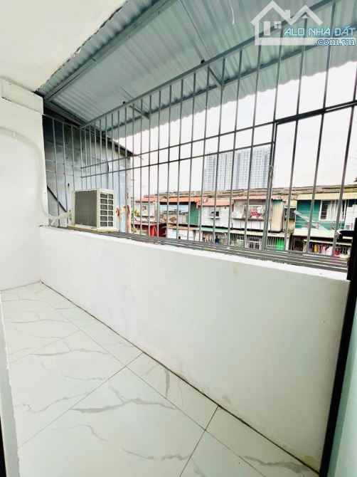 TẬP THỂ QUỲNH MAI - FULL NỘI THẤT - Ô TÔ ĐỖ CHÂN NHÀ - 2 THOÁNG SÁNG - 10