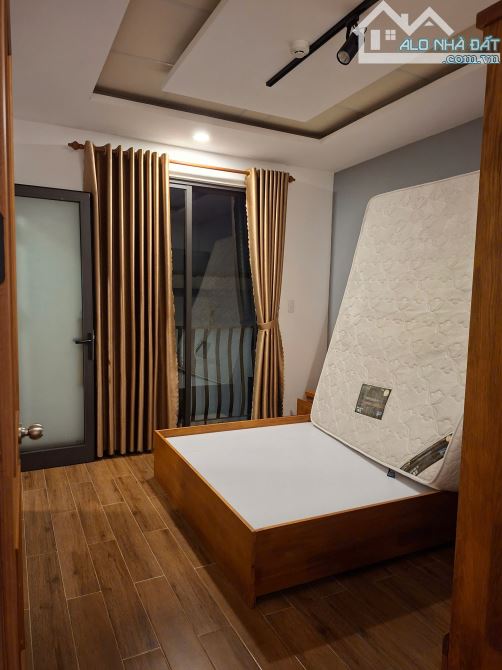 CHO THUÊ TÒA NHÀ 4 TẦNG 7 PHÒNG RỘNG MẶT TIỀN NGUYỄN XIỂN GẦN BIỂN - 10