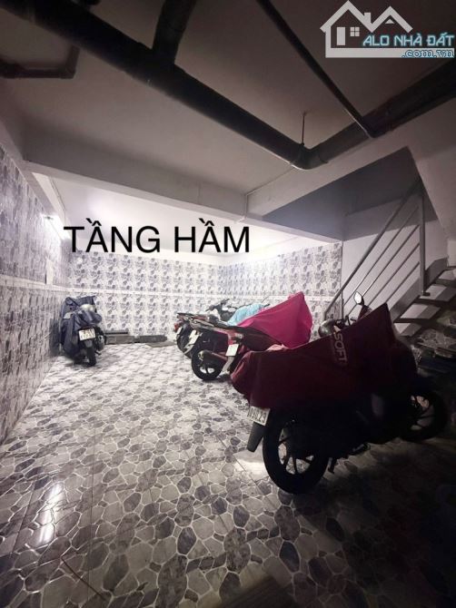 QUẬN 10 KẾ Q3, CHDV 8 TẦNG, THANG MÁY, 13PN DÒNG TIỀN 80TR/TH, 86M2 HẺM 5M - 10