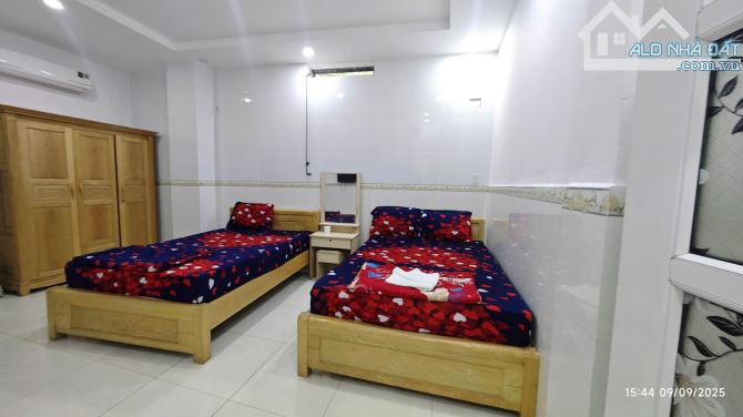 bán nhà nghỉ 4 tầng - 18 phòng - dòng tiền 30-40 triệu / tháng - 10