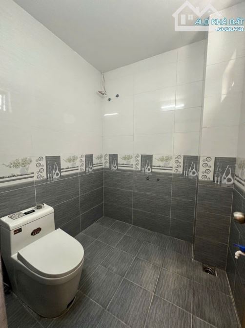 Bán nhà 2 tầng đường 5m5 Ngũ Hành Sơn cách FPT 5 phút - 10