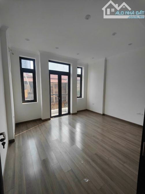 Cho thuê nhà mới ngõ 12 phố Phan Văn Trường, Dt 45m2 x 5 tầng mới , đường ngõ rộng để ô tô - 11