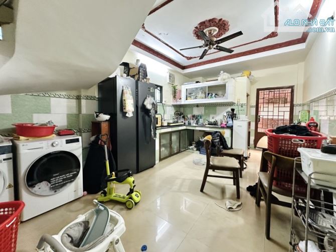 BÁN NHÀ VÕ VĂN TẦN QUẬN 3 ( 2 chiều ) - 44M2 - 5 TẦNG 5 PN - 1 CĂN RA XE TẢI – CHỈ 8.5 TỶ - 11