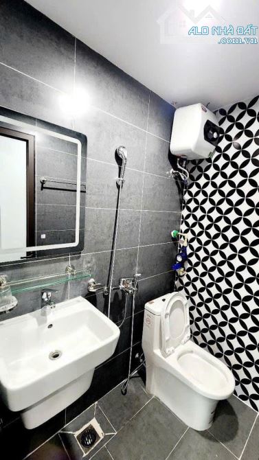 TÒA CHUNG CƯ MINI 18 PHÒNG 75m 6 TẦNG MT 6m DÒNG TIỀN 100 TRIỆU/THÁNG HOÀNG QUỐC VIỆT 21TỶ - 11