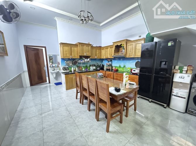 Bán Nhà 1 lầu Đường nhựa 6m Thông Hẻm Trần Hưng Đạo , Dĩ An , Bình Dương - 1
