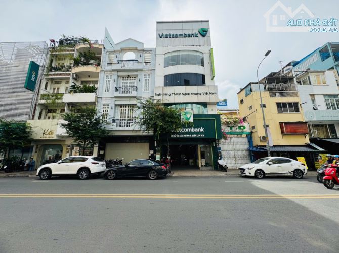 Bán Nhà Góc 2MT Đông Du Q1 - 3Tầng - Hđt 130triệu/1 tháng - Gía 80 Tỷ thương lượng - 1