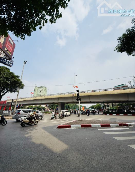 CĂN GÓC 2 MẶT TIỀN TRUNG TÂM CẦU GIẤY – 6 TẦNG THANG MÁY – Ô TÔ VÀO NHÀ - 1