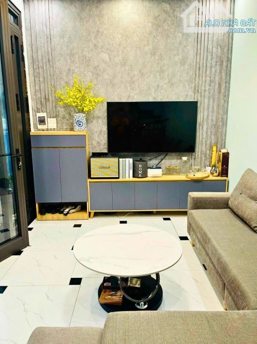 NHÀ HIẾM CẦU GIẤY - 33M2 - 5 TẦNG - MẶT TIỀN RỘNG 5M - GIÁ 6.8 TỶ - 1