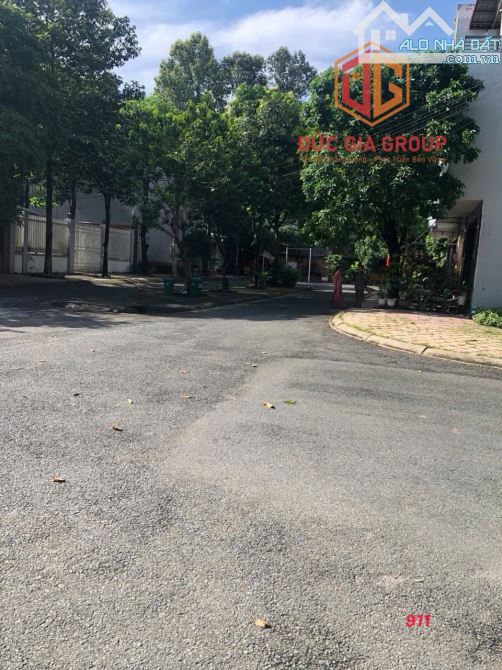 Bán nhà 1trệt 2 lầu góc 2 mặt tiền trong KDC Đinh Thuận, P.Tân Hiệp giá 8,9 tỷ - 1