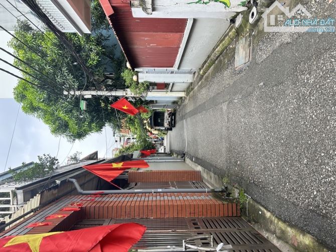 Đất trung tâm Thạch Bàn , ngõ thông , kinh doanh , ô tô qua lại - 1
